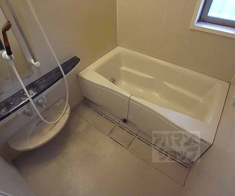 バス・シャワールーム　ゆったり浸かれます。