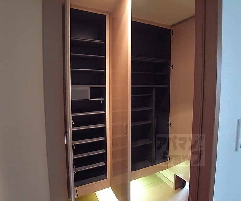 収納　かなり収納できる靴箱です。