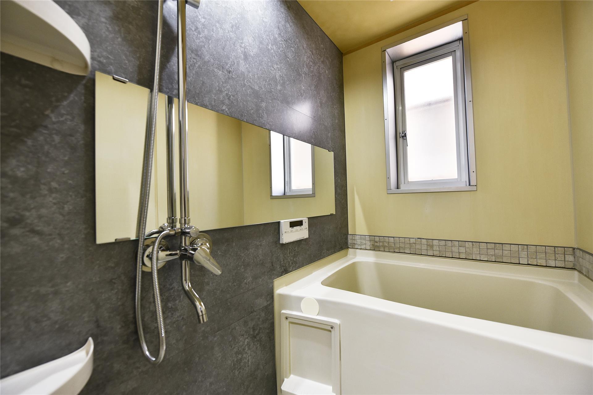 バス・シャワールーム　追い焚き付き