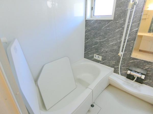 バス・シャワールーム　★追い焚き機能つき★