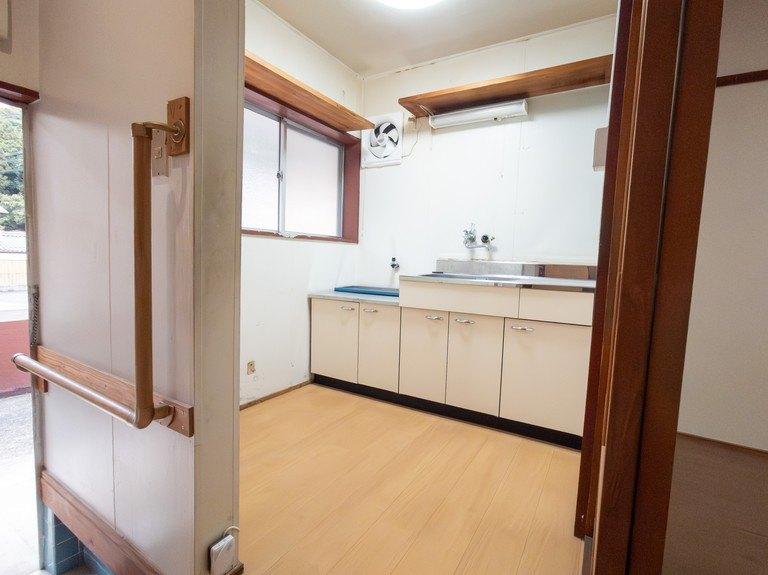 その他部屋・スペース　玄関横キッチンです。