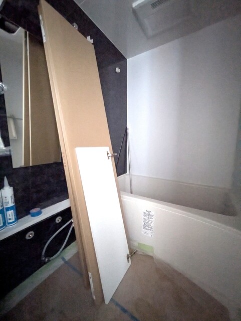 バス・シャワールーム　建築中の２０３号写真