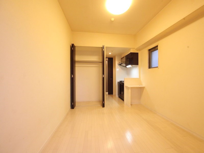 その他部屋・スペース　洋室8.8帖　2面採光　クローゼット付（収納充実してます）