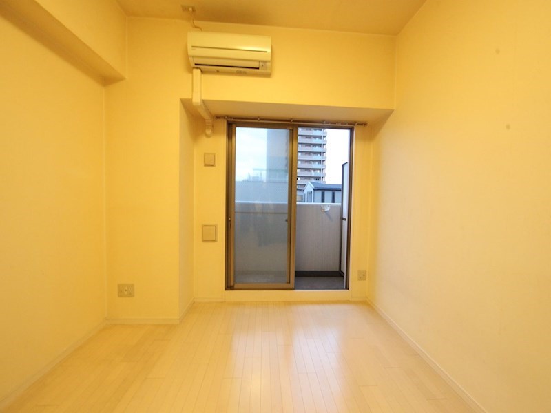 バルコニー　洋室8.8帖　2面採光　エアコン完備　バルコニー