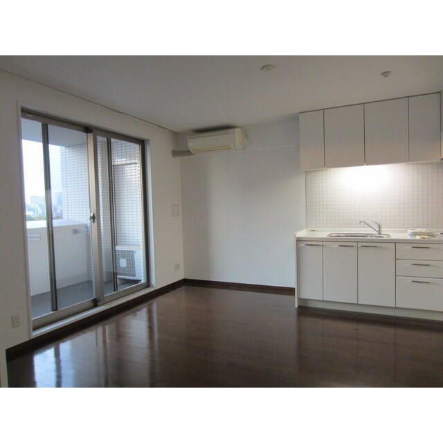 居室・リビング　こちらのリビングで趣味の時間をお楽しみください