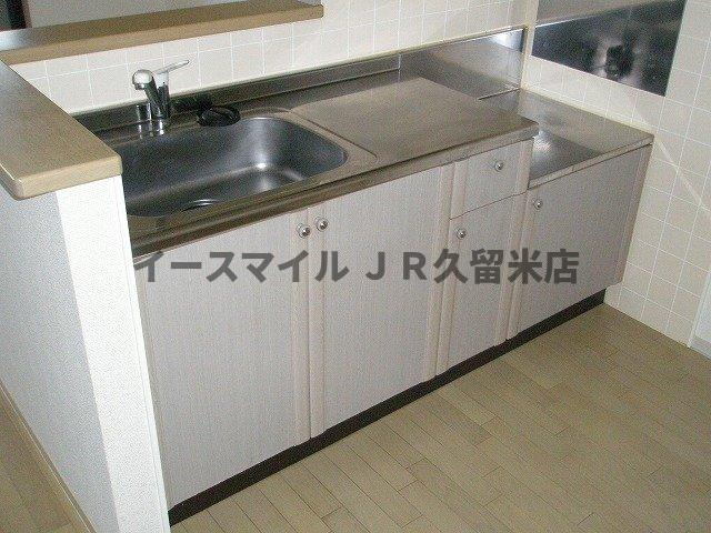 キッチン　コンパクトなキッチンで掃除もラクラク