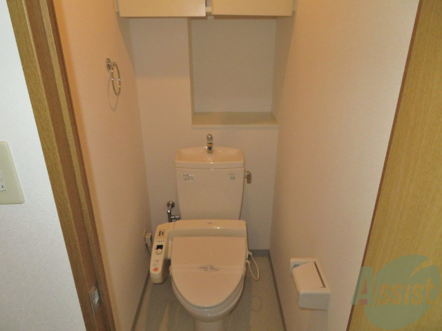トイレ　ウォシュレット機能がついたトイレです。安心して使用できます。