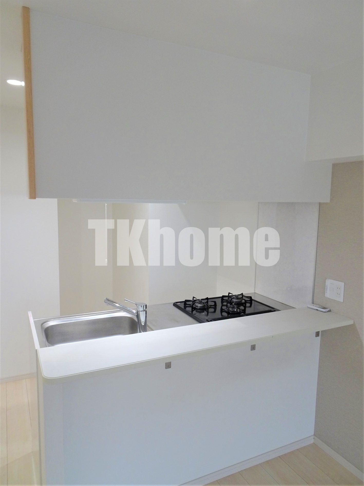 キッチン　３ツ口ガス・グリルつきシステムキッチン