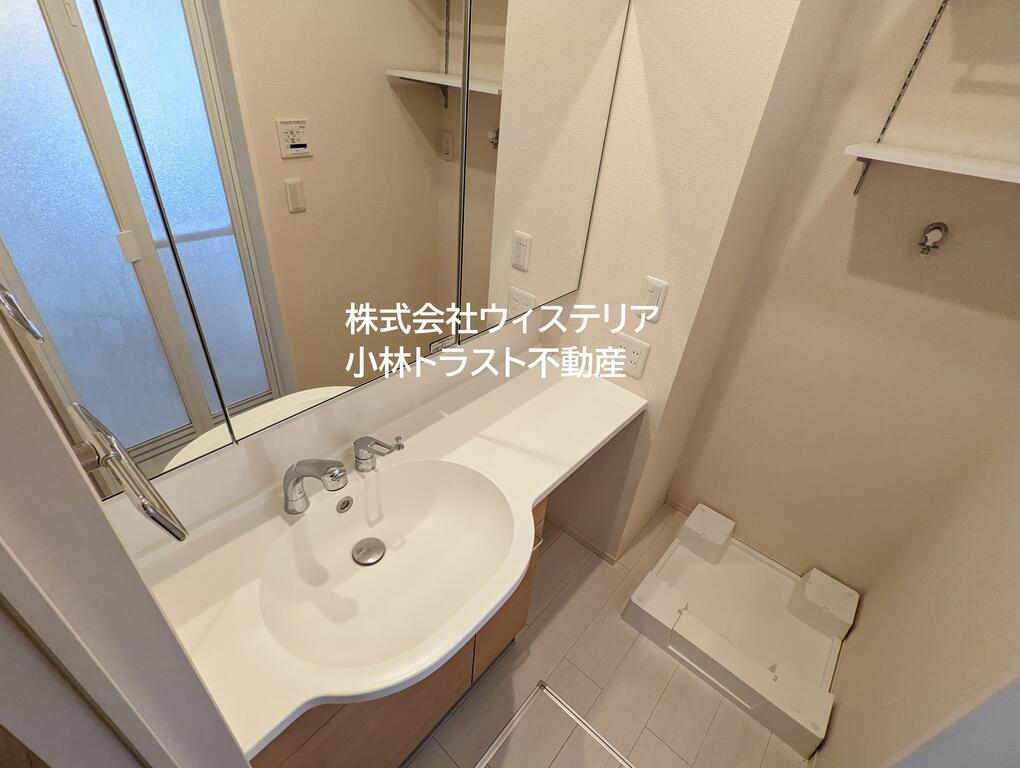 洗面設備　三面鏡洗髪洗面化粧台