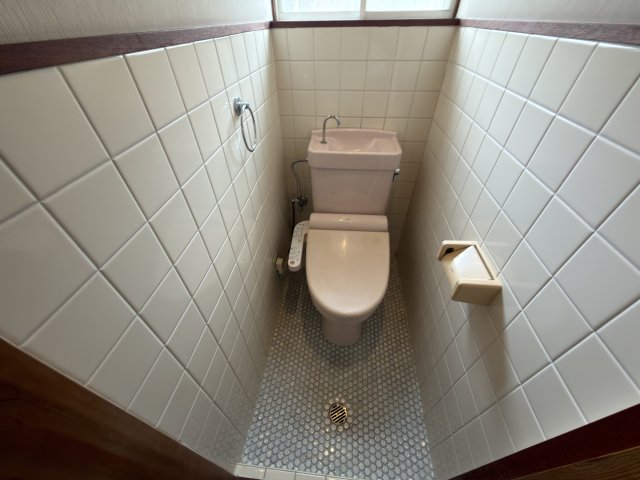 メゾネット松東のトイレ写真