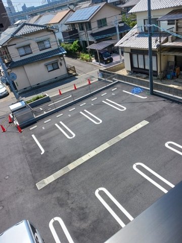 駐車場　駐車場があるので、車を買う予定の方も安心です