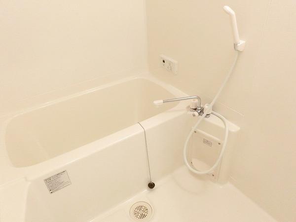 バス・シャワールーム　キレイにリフォームされています！