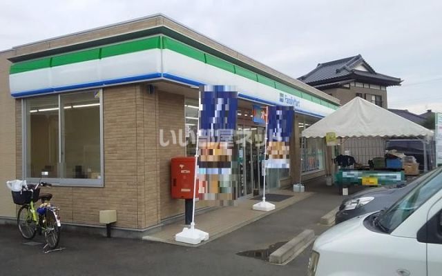 コンビニ　ファミリーマート　小美玉玉里店（コンビニ）まで2244m