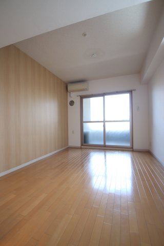 居室・リビング　こちらのリビングで趣味の時間をお楽しみください