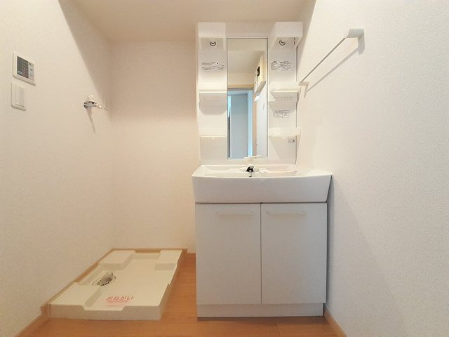 洗面設備　コンパクトで使いやすい洗面所