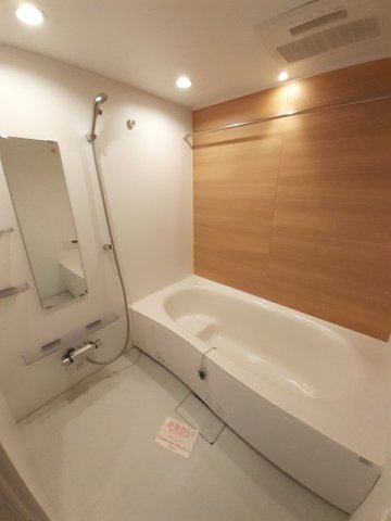 バス・シャワールーム　追い焚き・浴室乾燥機付きのお風呂です♪