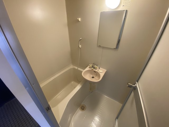 バス・シャワールーム　シンプルで機能的なユニットバスです！
