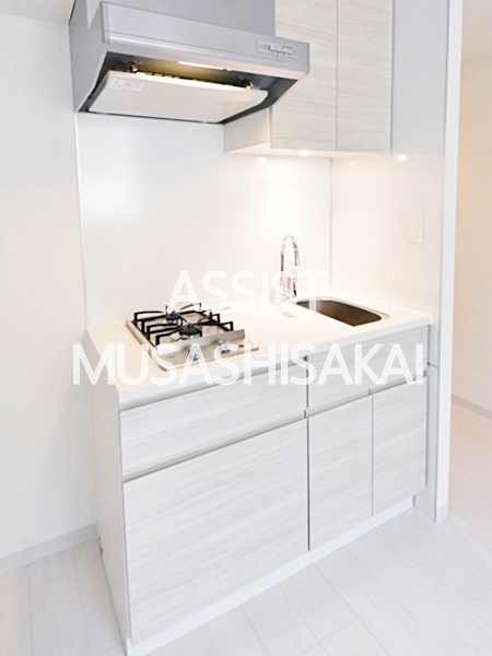 キッチン　写真：設備同仕様の別物件です