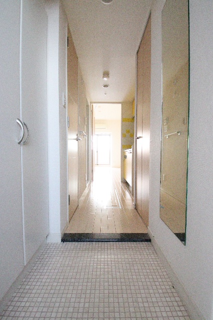 玄関　※別室の参考写真の為、現況優先です。