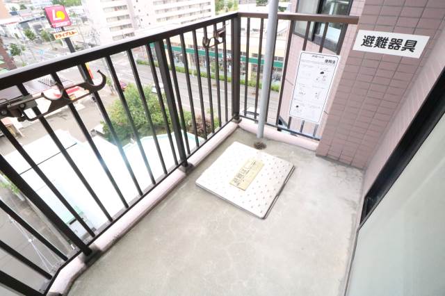 バルコニー　晴れた日はお洗濯がはかどります♪