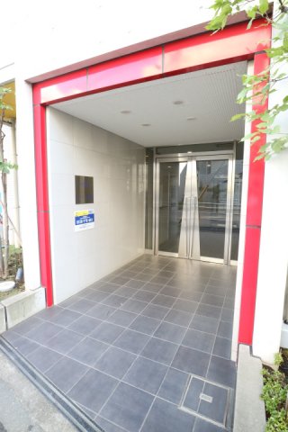 エントランス　落ち着いたエントランスです