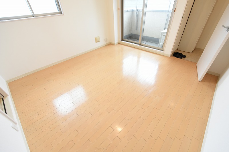 居室・リビング　２面採光の明るいお部屋です☆