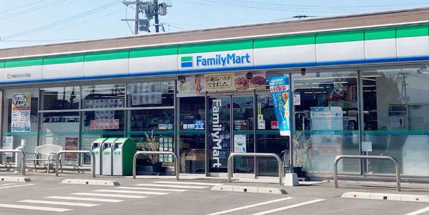 コンビニ　ファミリーマート大島八丁目店（コンビニ）まで447m