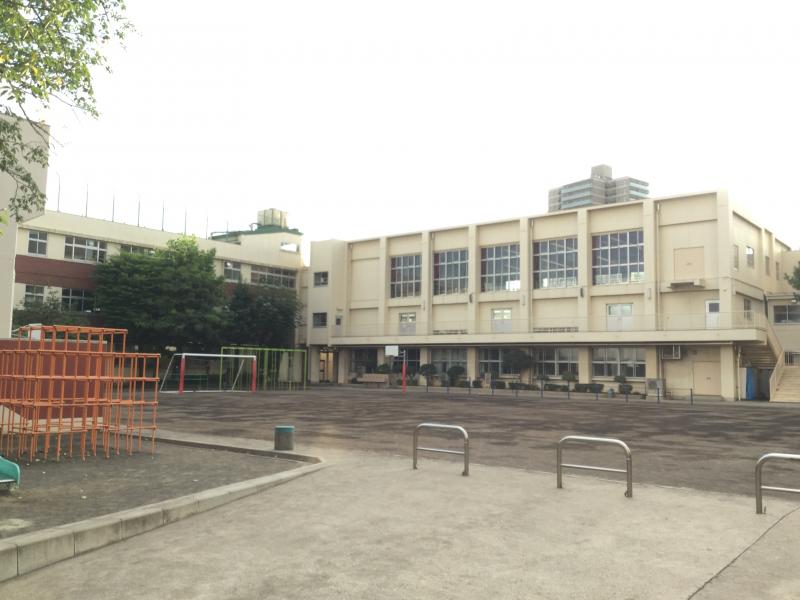 小学校　入新井第一小学校（小学校）まで297m