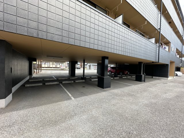 駐車場　屋根あり