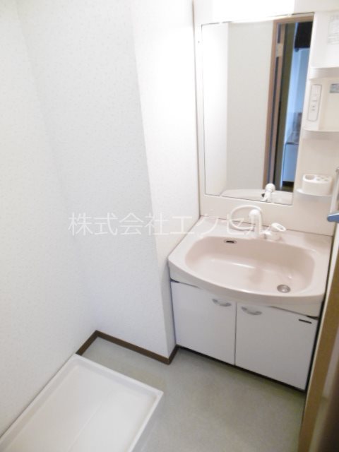 洗面設備　朝に便利な独立洗面台♪