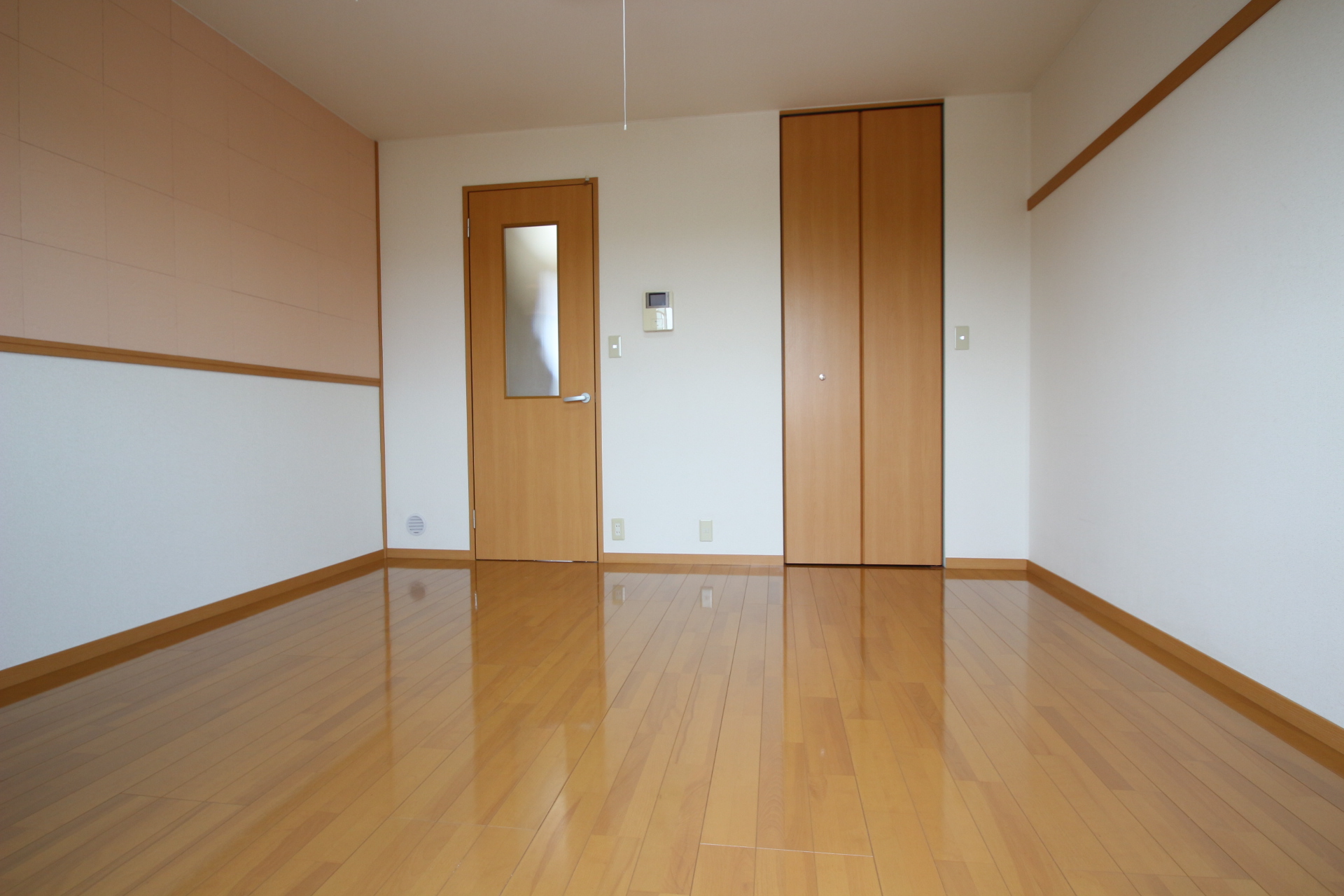 居室・リビング　同建物別号室