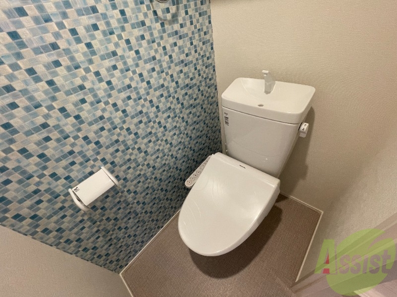 トイレ　トイレはこちらのウォシュレット付きになりますね。