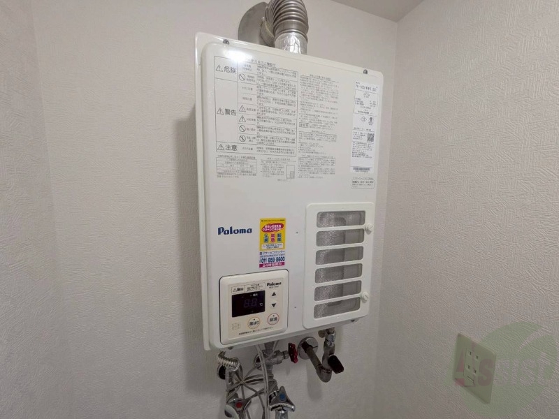 その他設備　給湯器は簡単操作で温度調整ができますよ。