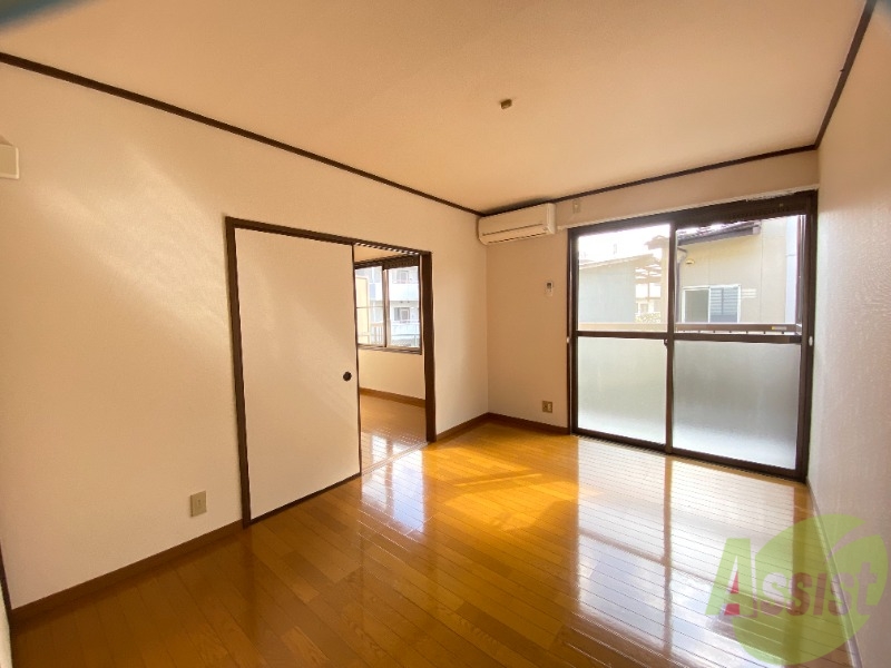 居室・リビング　６帖の洋室です。生活のメインとなる部屋ですね。
