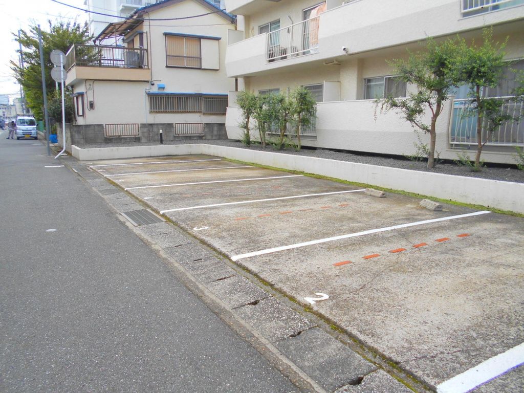 駐車場　駐車場