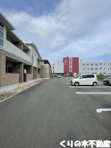 駐車場　ハローズ中寺店まで400m