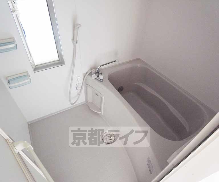 バス・シャワールーム　清潔感のある浴室です。