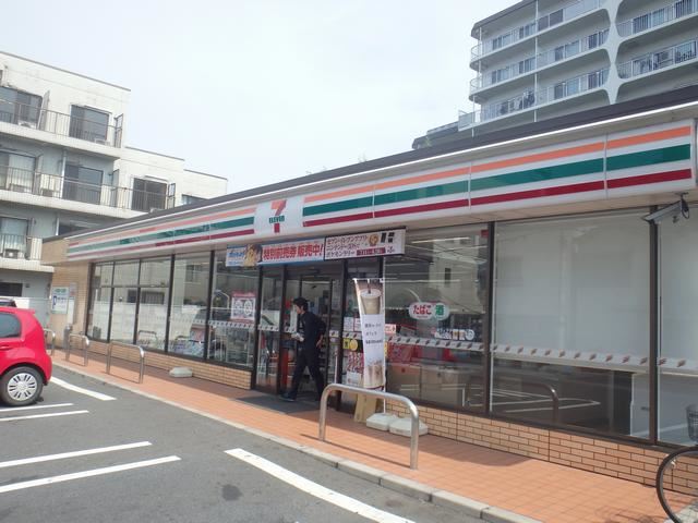 コンビニ　セブンイレブン（コンビニ）まで220m