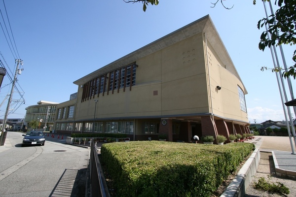 小学校　富山市立山室小学校（小学校）まで1064m