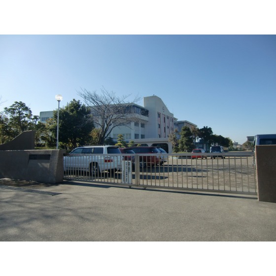 中学校　浜松市立佐鳴台中学校（中学校）まで491m