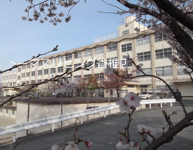 中学校　福岡市立香椎第三中学校（中学校）まで1801m