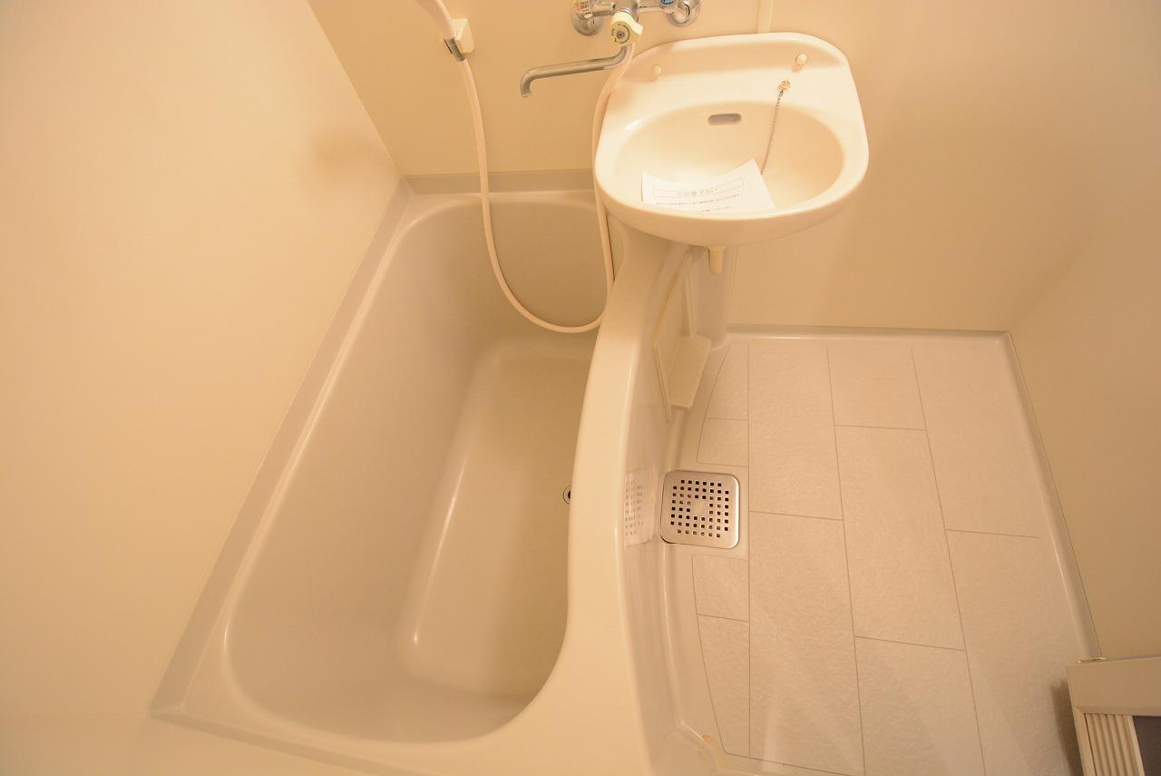 バス・シャワールーム　シンプルで機能的なユニットバス！