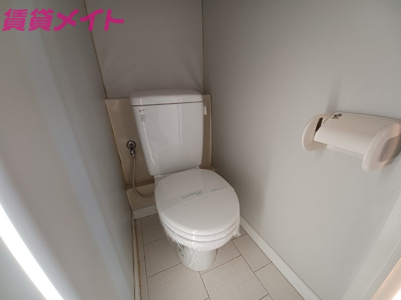 トイレ　同物件の別部屋写真です。