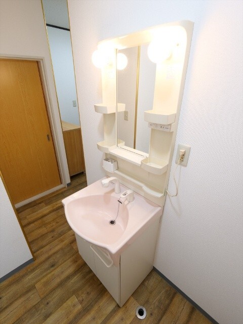 洗面設備　※入居中またはリフォーム中のため同棟別室写真