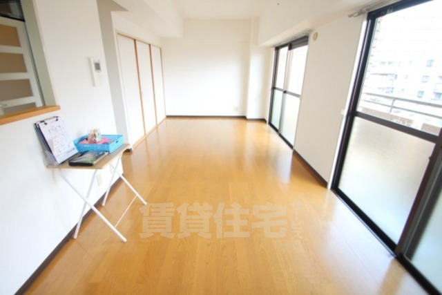 阪急千里線 千里山駅 徒歩13分 6階建 築31年の居間写真