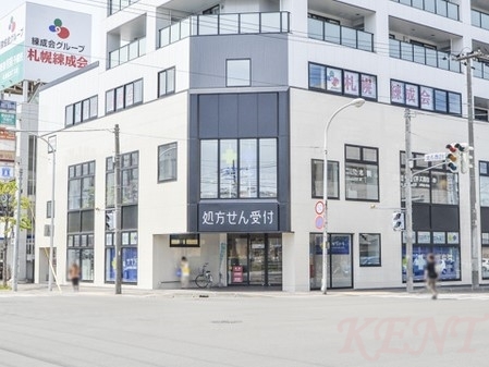 ドラックストア　サツドラ円山西28丁目店（ドラッグストア）まで449m
