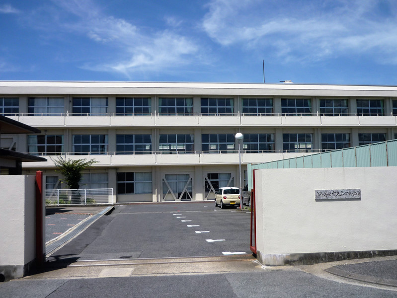 中学校　高田中学校（中学校）まで373m