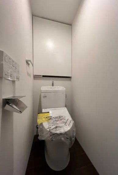 都営三田線 白金高輪駅 徒歩10分 4階建 築4年のトイレ写真