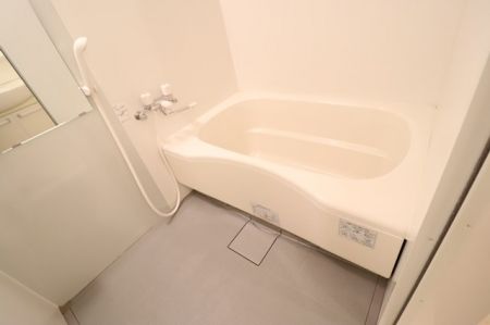 つくばエクスプレス 流山おおたかの森駅 徒歩8分 3階建 築19年の風呂写真