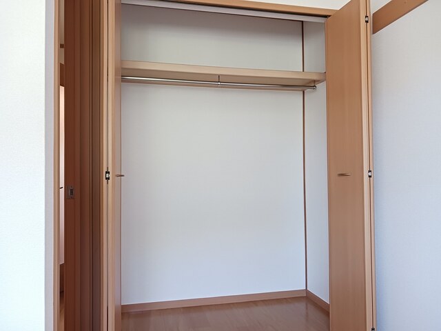 ＪＲ鹿児島本線 川内駅 バス乗車時間：12分 最寄りバス停で下車 徒歩4分 2階建 築24年の内装写真